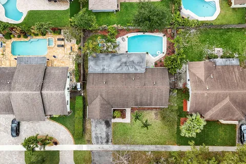 5009 SW 104th Ave, Cooper City FL 33328