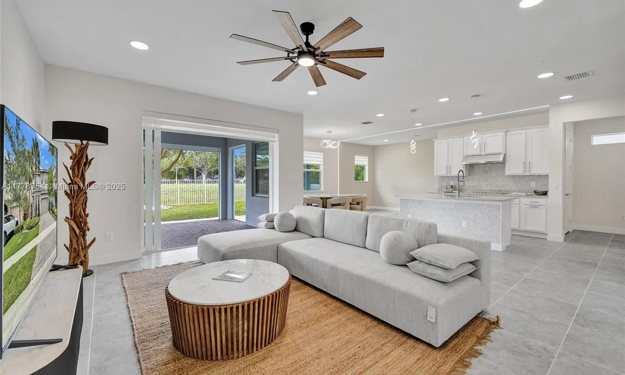1348 Silk Oak Dr, Hollywood FL 33021