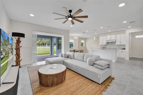 1348 Silk Oak Dr, Hollywood FL 33021