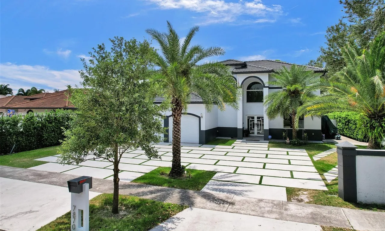 7870 NW 160th Ter, Miami Lakes FL 33016