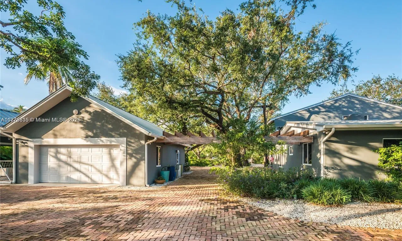 9737 SW 98th St, Miami FL 33176