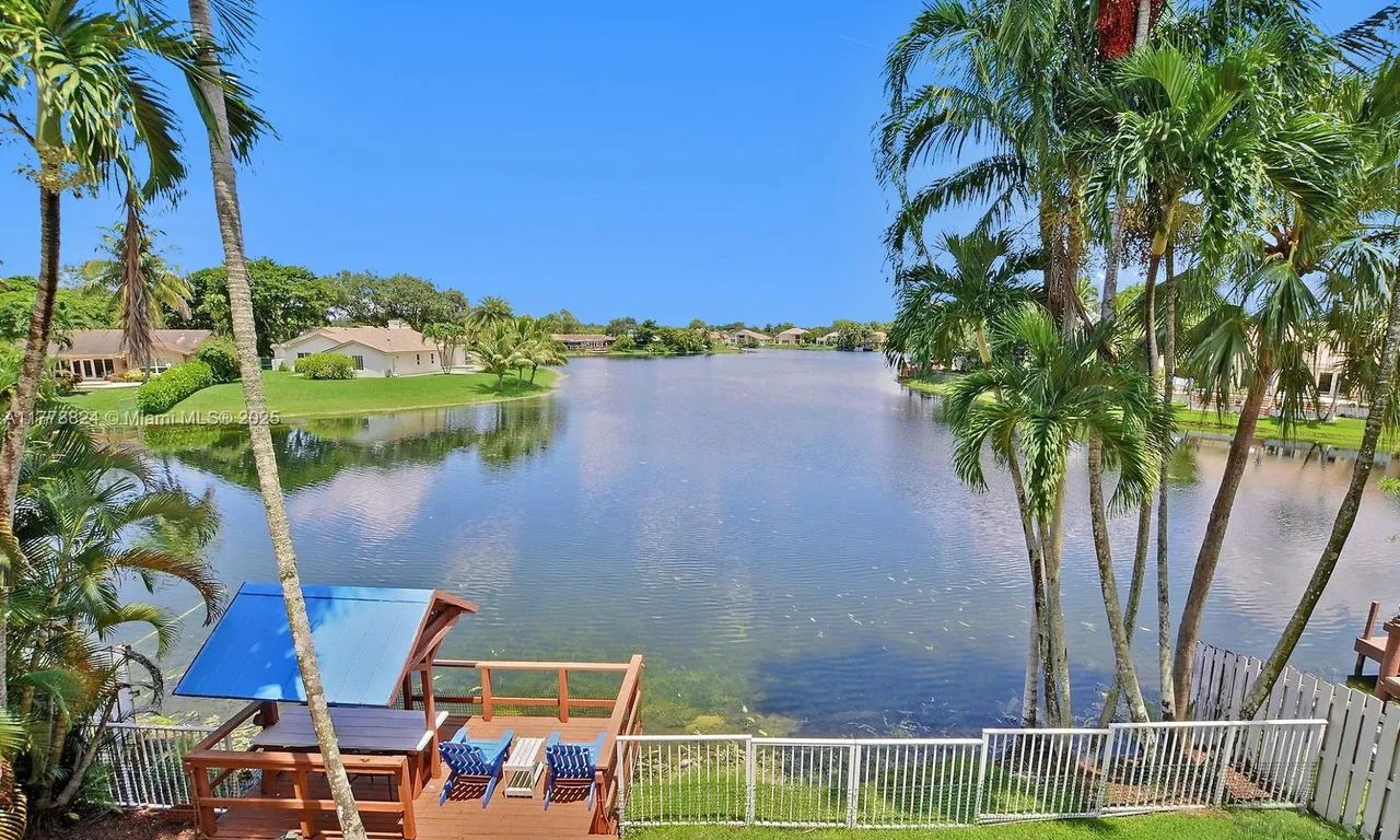 11565 N Quayside Dr, Cooper City FL 33026