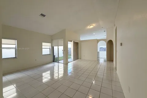 9934 NW 30th St, Doral FL 33172