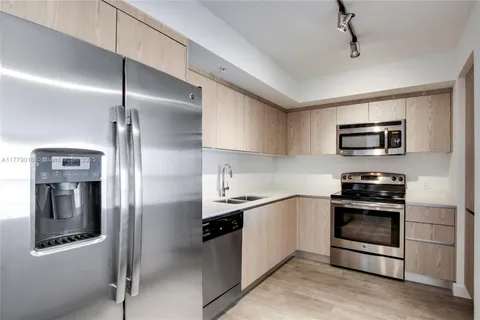 1500 Bay Rd # 0910, Miami Beach FL 33139