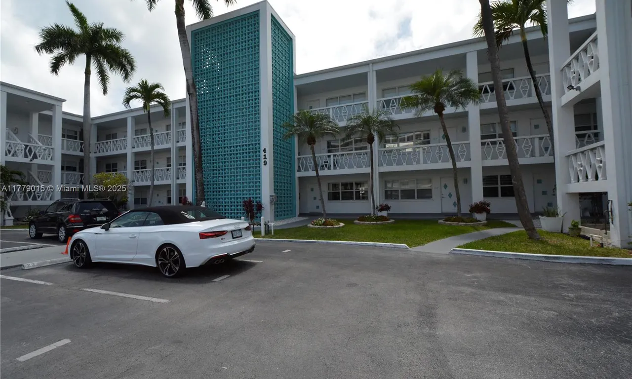 419 Golden Isles Dr # 105, Hallandale Beach FL 33009