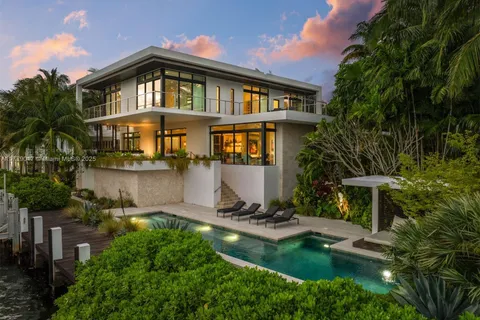 3832 Bayside Ct, Miami FL 33133