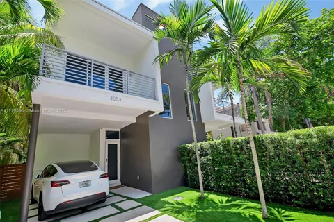 3053 Gifford Ln, Miami FL 33133