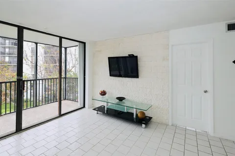 3475 N Country Club Dr # 401, Aventura FL 33180
