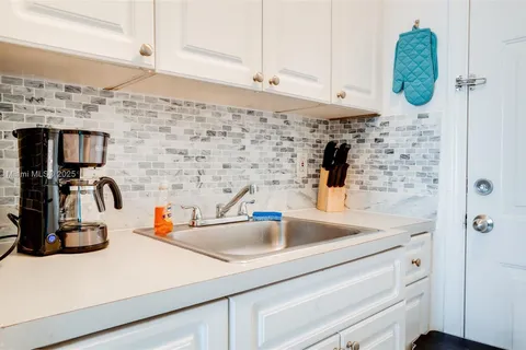 3030 Collins Ave # 2F, Miami Beach FL 33140
