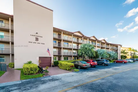 300 SW 130th Ter # 215B, Pembroke Pines FL 33027