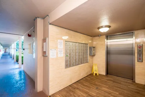 300 SW 130th Ter # 215B, Pembroke Pines FL 33027