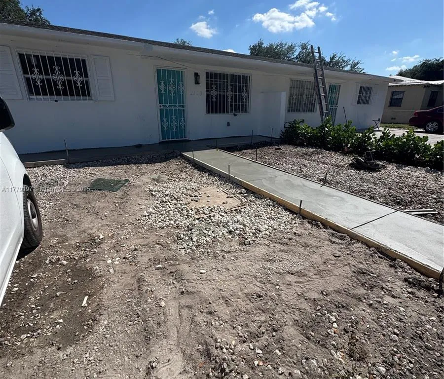 2120 NW 93rd St # 2120, Miami FL 33147