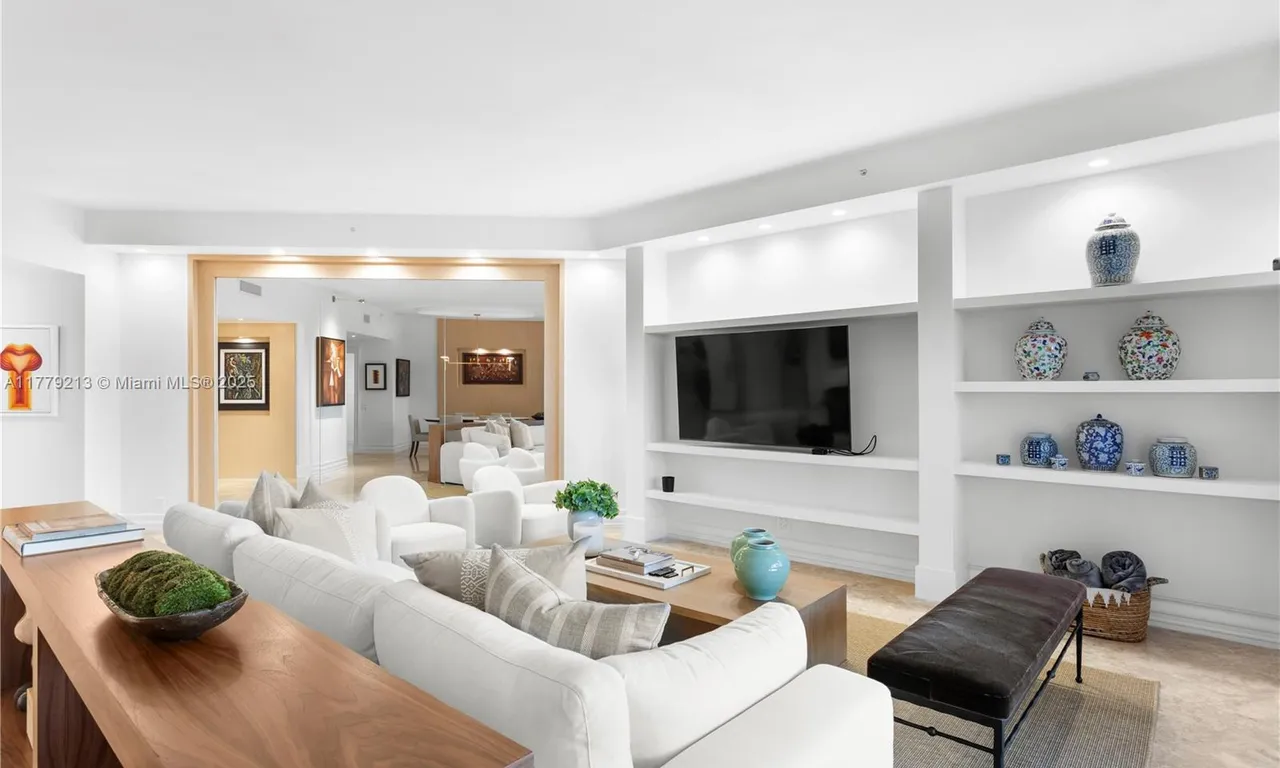 10 Edgewater Dr # 3E, Coral Gables FL 33133