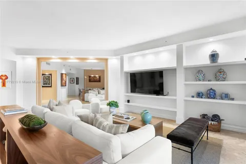 10 Edgewater Dr # 3E, Coral Gables FL 33133