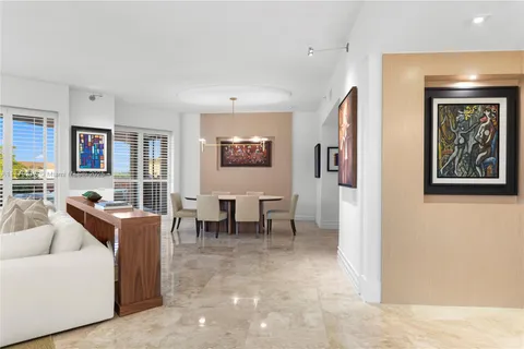10 Edgewater Dr # 3E, Coral Gables FL 33133
