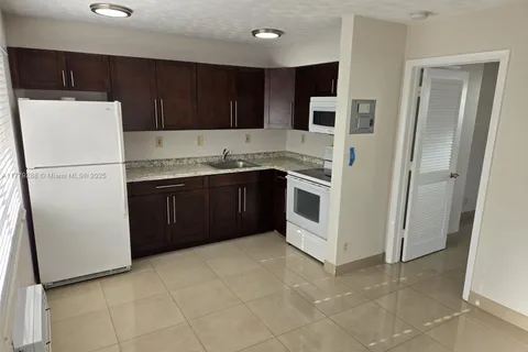 724 NE 6th St # 1, Hallandale Beach FL 33009