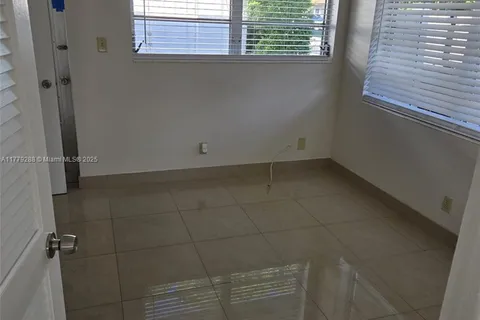 724 NE 6th St # 1, Hallandale Beach FL 33009