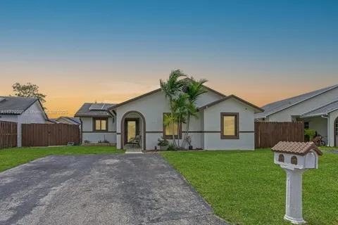 24988 SW 128th Ct, Unincorporated Dade County FL 33032