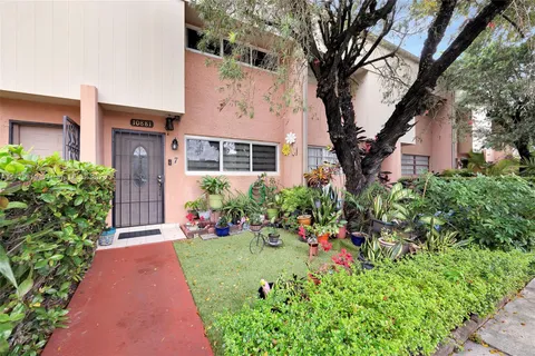 10881 SW 6th St # 7, Sweetwater FL 33174