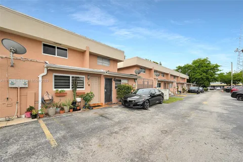 10881 SW 6th St # 7, Sweetwater FL 33174