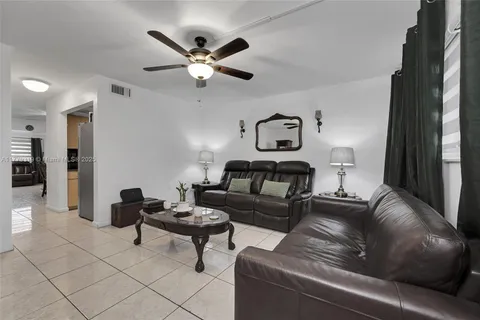 10881 SW 6th St # 7, Sweetwater FL 33174