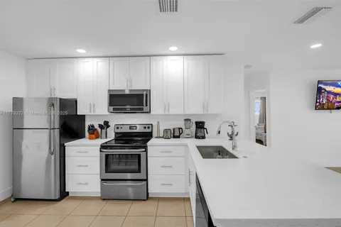 326 SW 14th St # 3, Dania Beach FL 33004