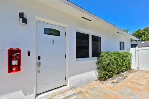326 SW 14th St # 3, Dania Beach FL 33004