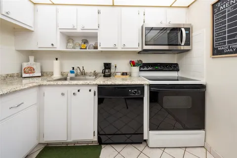 1040 Country Club Dr # 101, Margate FL 33063