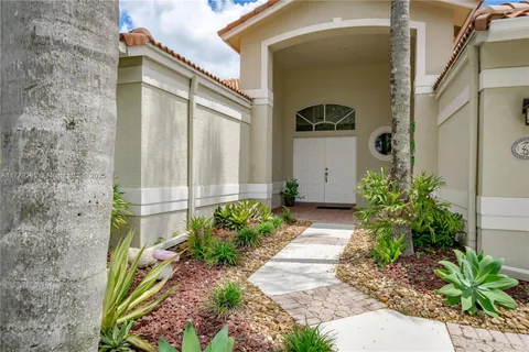 431 Stonemont Dr, Weston FL 33326
