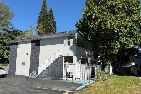 42 SW 14th St # 101, Dania Beach FL 33004