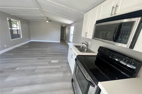5321 SW 35th Manor, Davie FL 33314