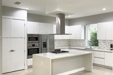10061 NW 75th, Doral FL 33178