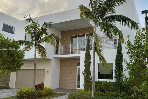 10061 NW 75th St, Doral FL 33178