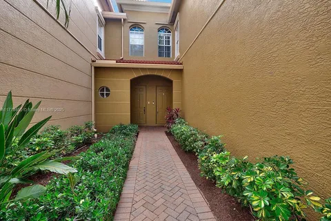 4991 Bonsai Cir # 105, Palm Beach Gardens FL 33418