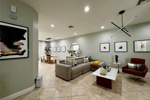 4991 Bonsai Cir # 105, Palm Beach Gardens FL 33418