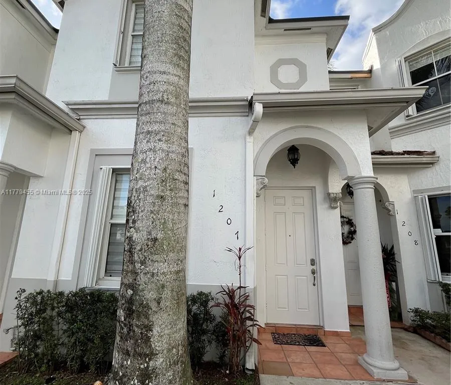 5580 NW 107th Ave # 1207, Doral FL 33178
