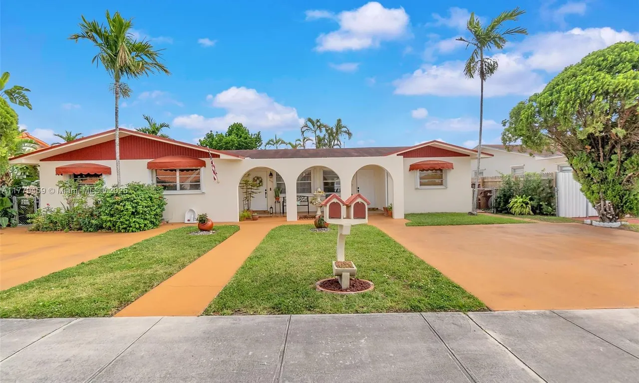 1280-1282 W 38th St, Hialeah FL 33012