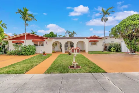 1280-1282 W 38th St, Hialeah FL 33012