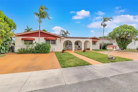 1280-1282 W 38th St, Hialeah FL 33012