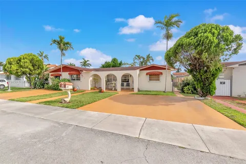 1280-1282 W 38th St, Hialeah FL 33012