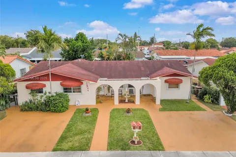 1280-1282 W 38th St, Hialeah FL 33012