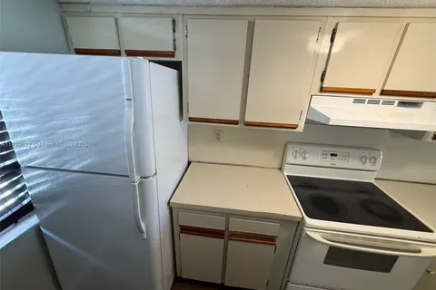 9917 W Okeechobee Rd # 309, Hialeah Gardens FL 33016