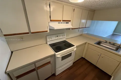 9917 W Okeechobee Rd # 309, Hialeah Gardens FL 33016