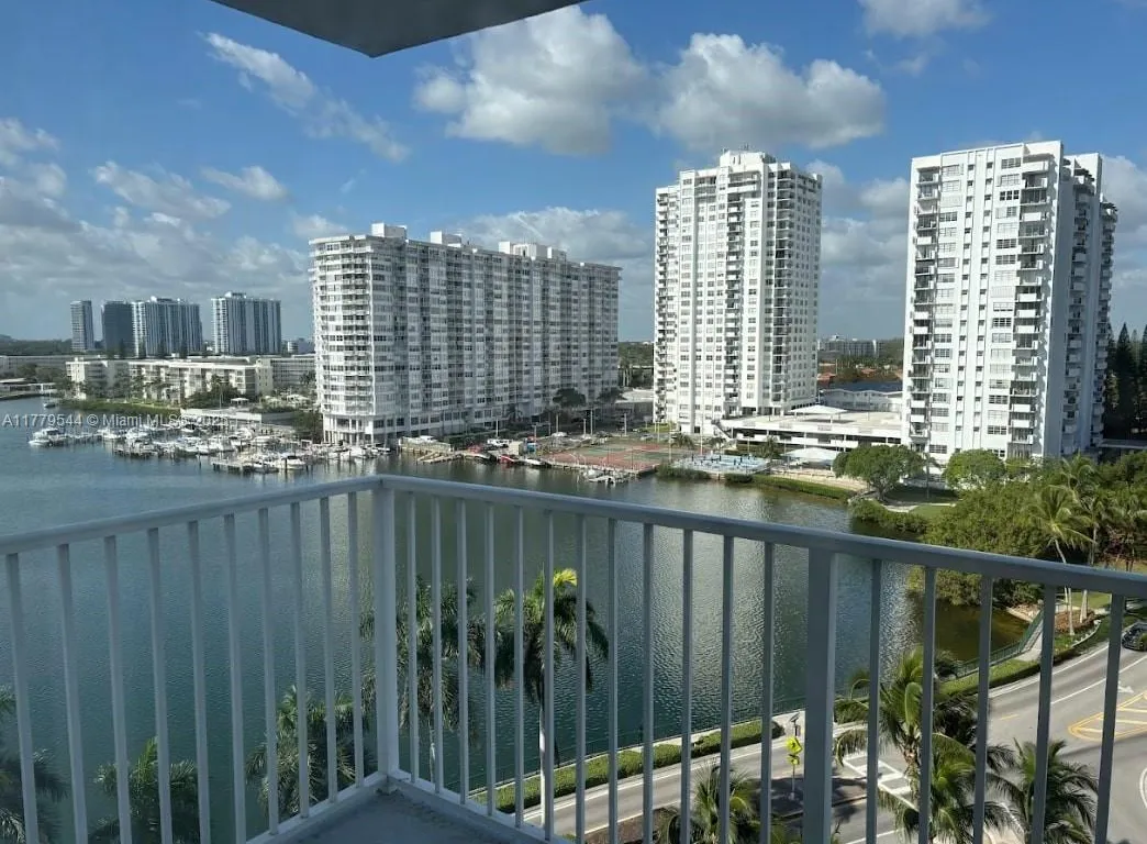 2801 NE 183rd St # 1015W, Aventura FL 33160