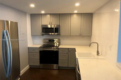 525 N Ocean Blvd # 1121, Pompano Beach FL 33062