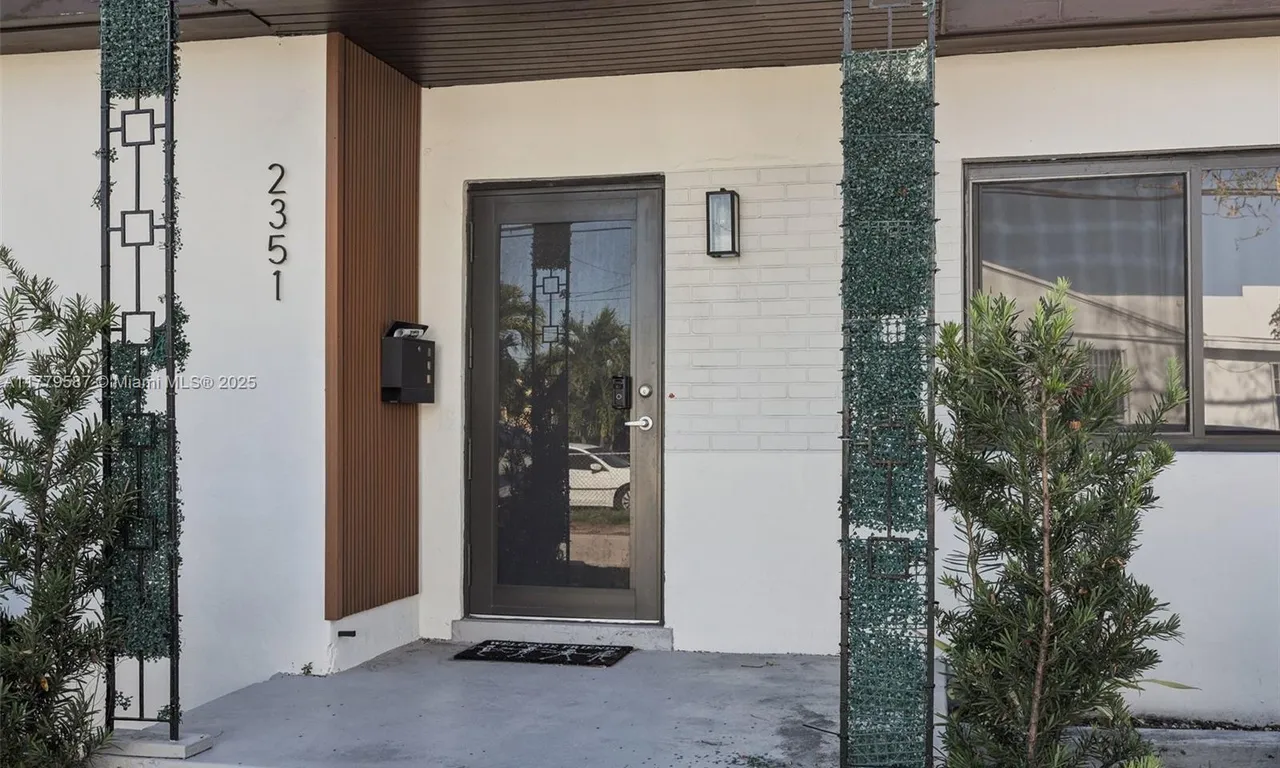 2353 SW 31st Ave # 2353, Miami FL 33145