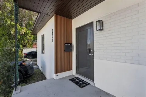 2353 SW 31st Ave # 2353, Miami FL 33145