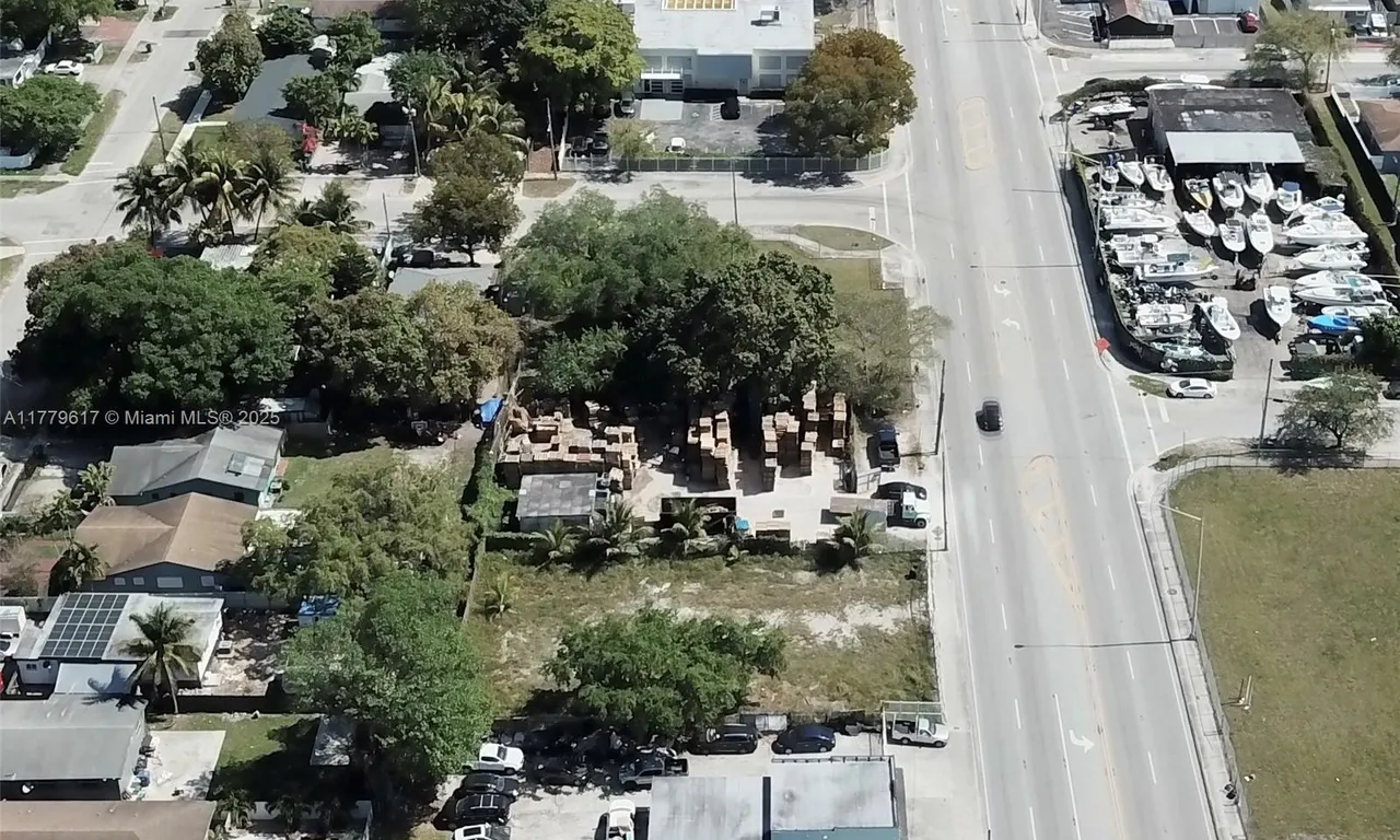 3021 NW 54th St, Miami FL 33142