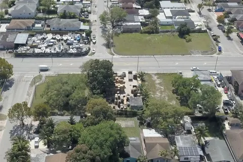 3021 NW 54th St, Miami FL 33142