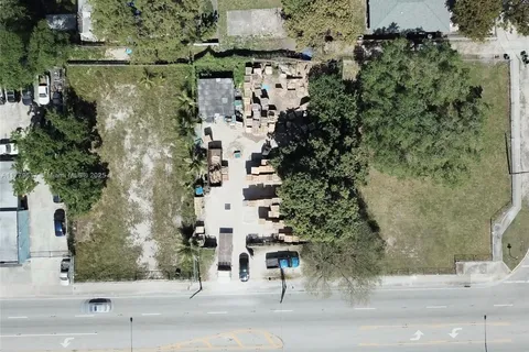 3021 NW 54th St, Miami FL 33142